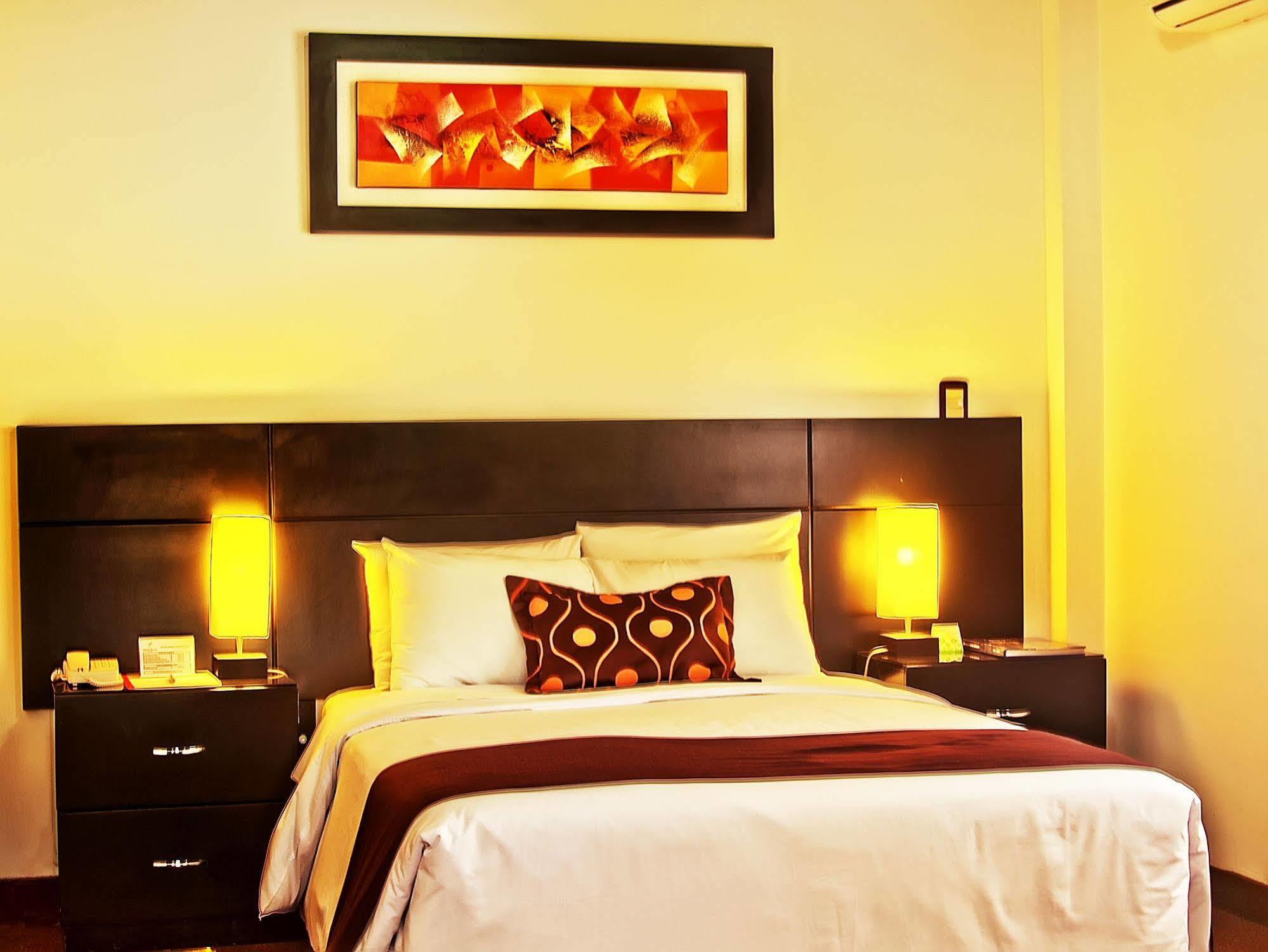 Hotel Ferre De Ville Lima Bagian luar foto